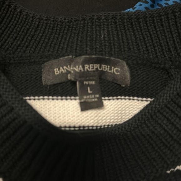 Banana Republic B/W Striped Sweater NWT - Picture 5 of 6